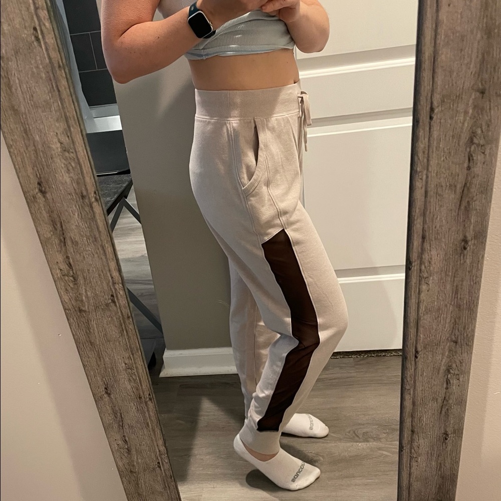 🔥 3 for $15 🔥
Victorias Secret High waist mesh joggers